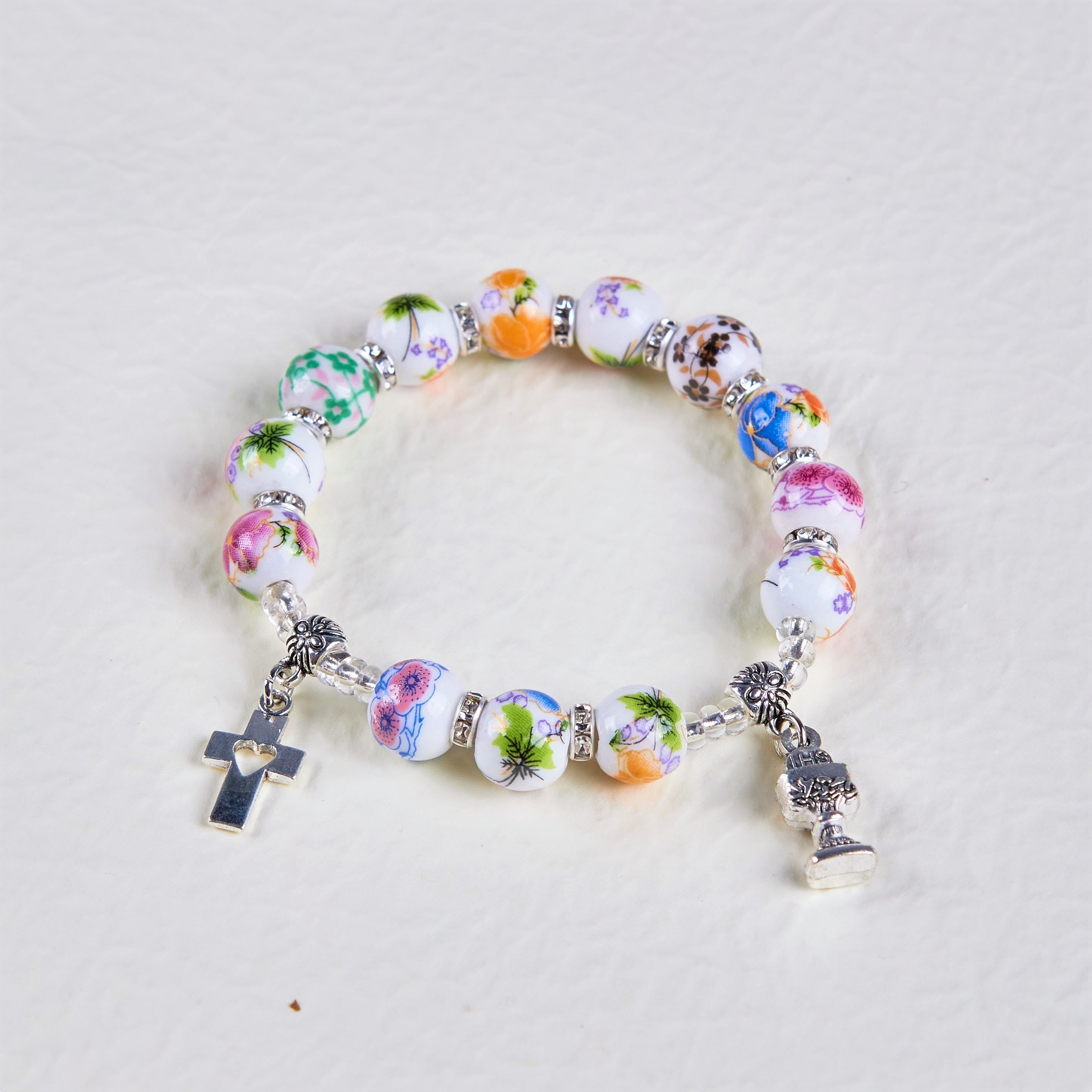 Pulsera de Una Decena de Cuentas de Cerámica de Colores con Santo Cáliz