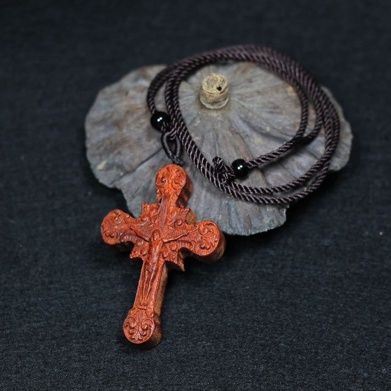 Collar con Dije de Palisandro Crucifijo con Volutas de Protección Sagrada Estilo Clásico