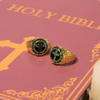 Anillo de Aleación Dorada con Cruz de Gemas Verdes Estilo Retro