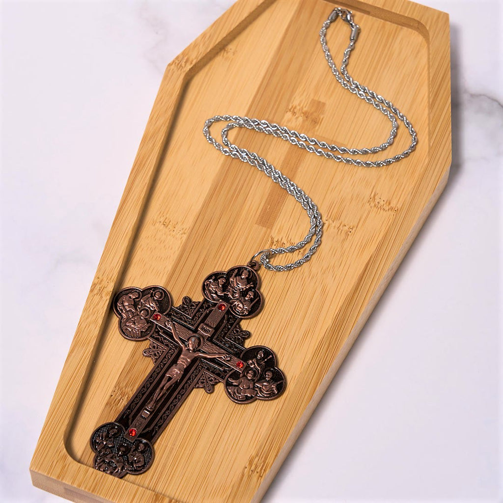 Collar con Dije Crucifijo Ornamentado con Iconografía de Todos los Santos y Gemas Rojas