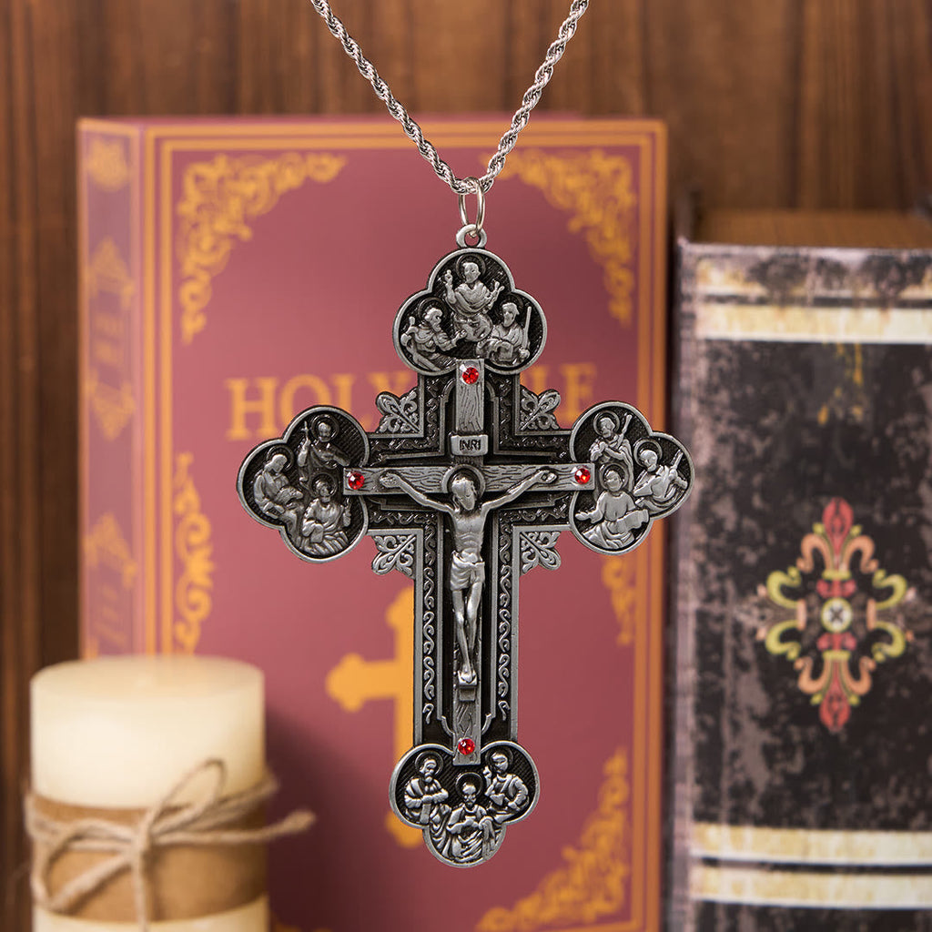 Collar con Dije Crucifijo Ornamentado con Iconografía de Todos los Santos y Gemas Rojas