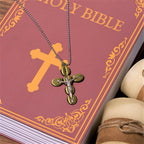 Collar Religioso con Dije Amuleto Crucifijo Protector Estilo Sencillo