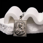 Collar con Dije de Medalla de la Virgen y el Niño con Jesús y María Estilo Clásico