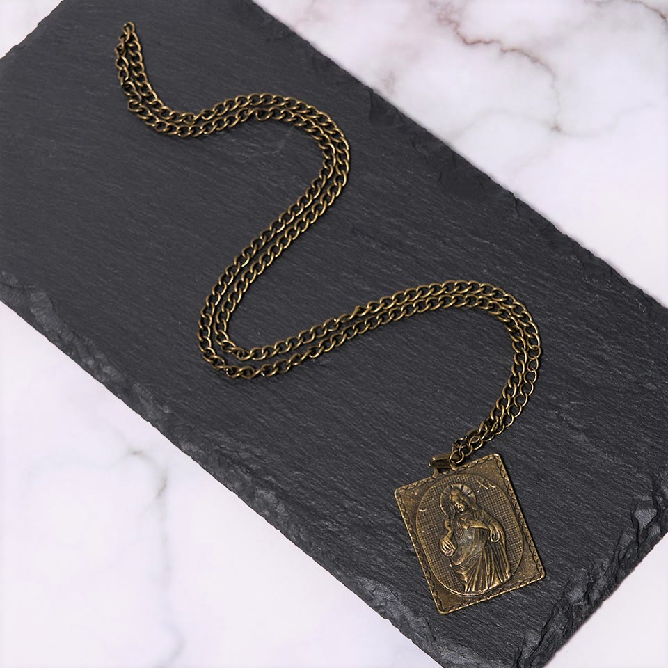 Collar Europeo Clásico de Cruz del Sagrado Corazón en Bronce Esculpido