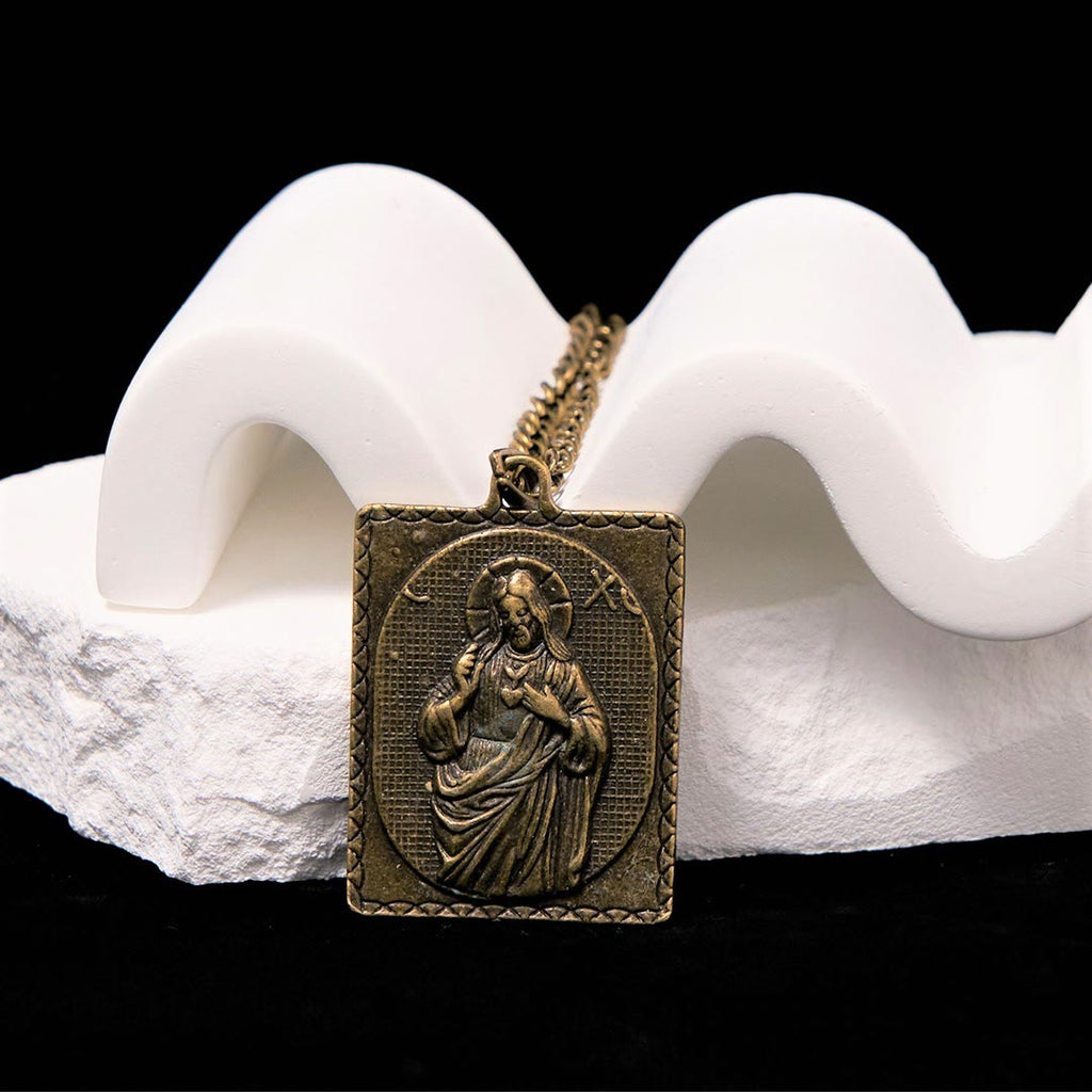 Collar Europeo Clásico de Cruz del Sagrado Corazón en Bronce Esculpido