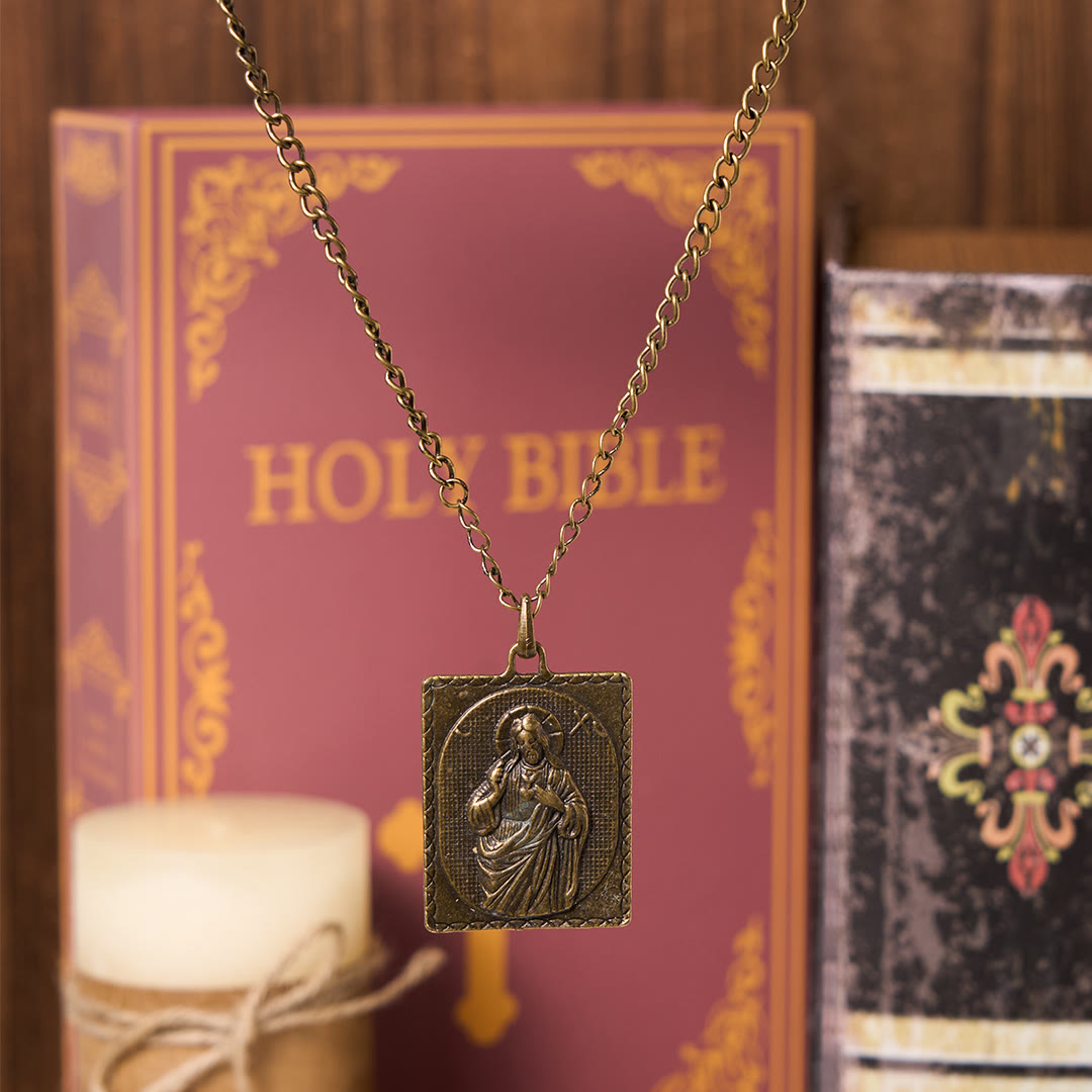 Collar Europeo Clásico de Cruz del Sagrado Corazón en Bronce Esculpido