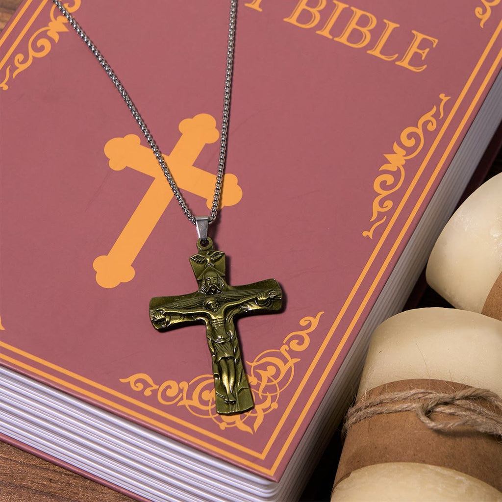Collar con Dije de la Cruz de la Trinidad, Padre, Hijo y Espíritu Santo Estilo Clásico
