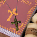 Collar con Dije de la Cruz de la Trinidad, Padre, Hijo y Espíritu Santo Estilo Clásico