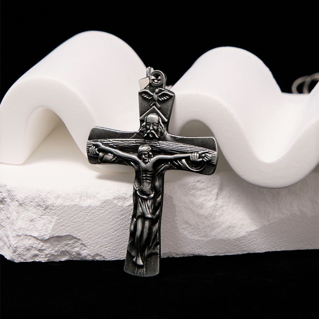 Collar con Dije de la Cruz de la Trinidad, Padre, Hijo y Espíritu Santo Estilo Clásico