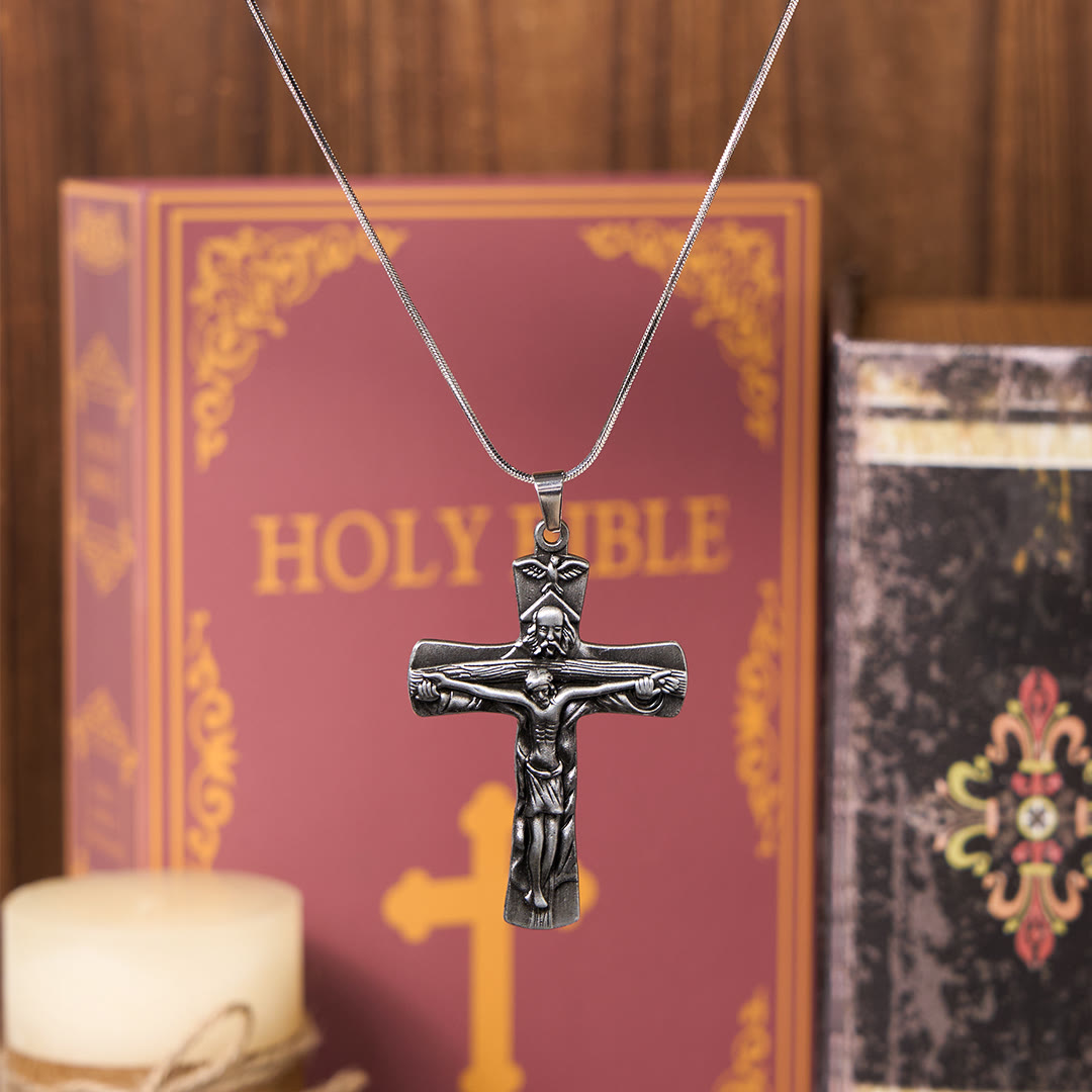 Collar con Dije de la Cruz de la Trinidad, Padre, Hijo y Espíritu Santo Estilo Clásico