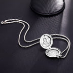 Collar con Dije Relicario de Dos Caras con Grabado de San Benito Estilo Clásico