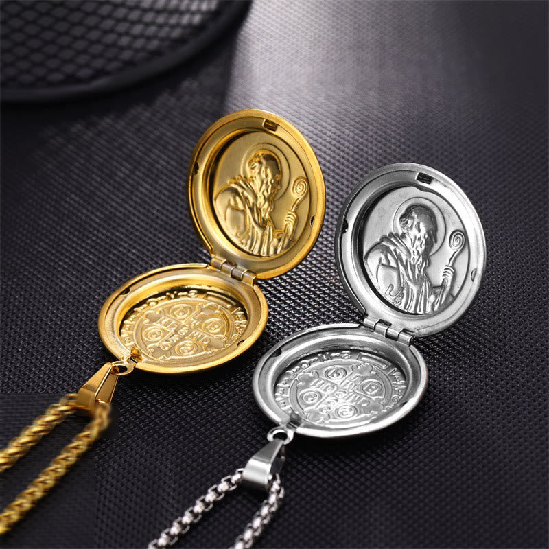 Collar con Dije Relicario de Dos Caras con Grabado de San Benito Estilo Clásico