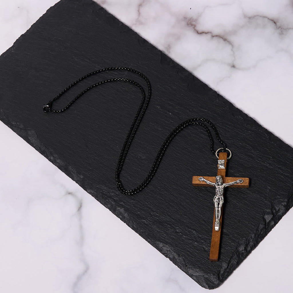 Collar de Fe con Dije Crucifijo de Aleación y Madera Artesanal Estilo Clásico
