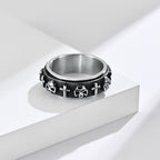 Anillo Giratorio de Acero de Titanio con Cruz y Calavera Estilo Moderno
