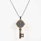 Collar de Aleación con Dije "San Benito Protégenos" Llave de la Fe