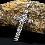Collar de Titanio con Dije de Fe "San Benito Protégenos" y Cruz