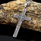 Collar de Titanio con Dije de Fe "San Benito Protégenos" y Cruz