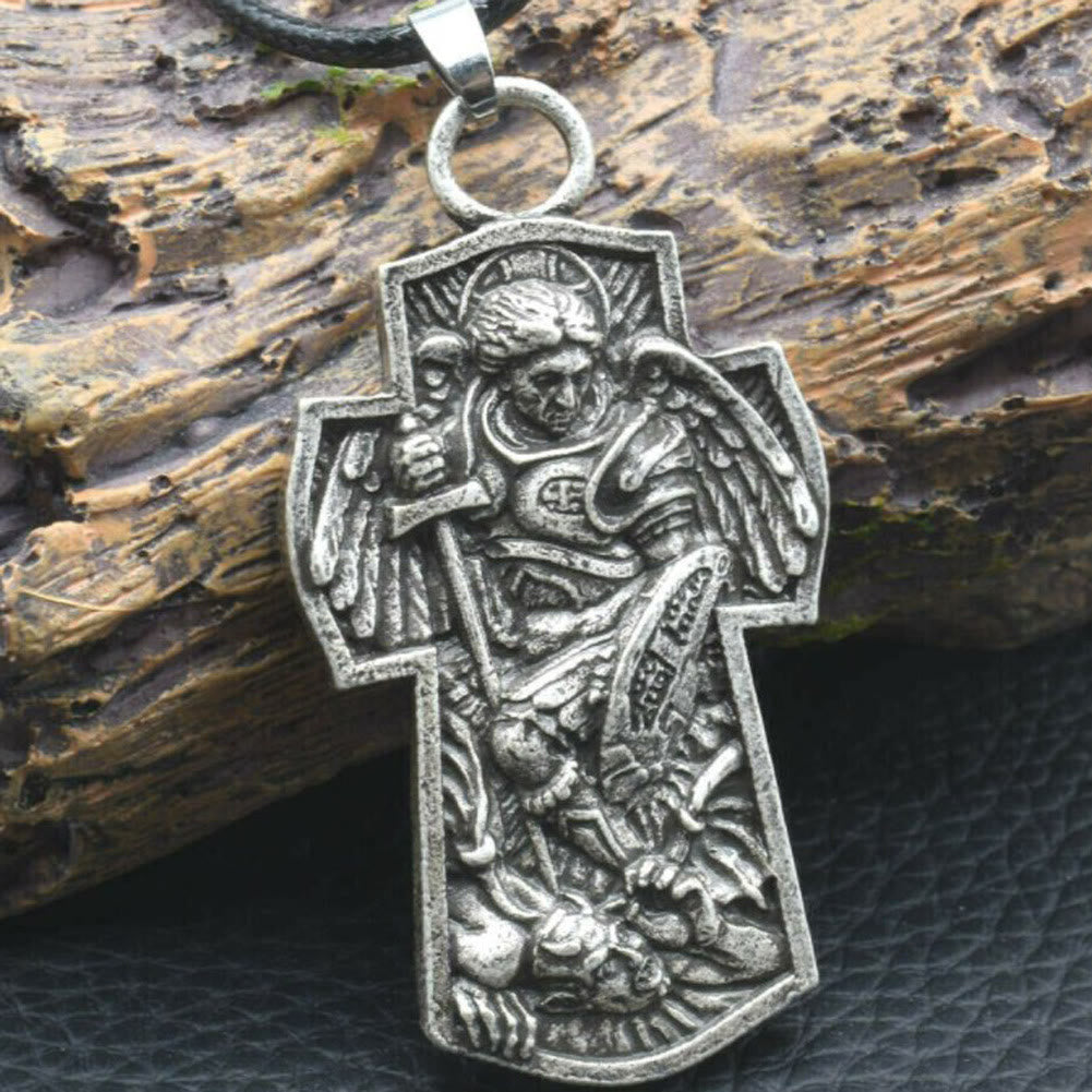 Collar de Titanio con Dije de la Medalla "San Miguel Arcángel Protégenos"