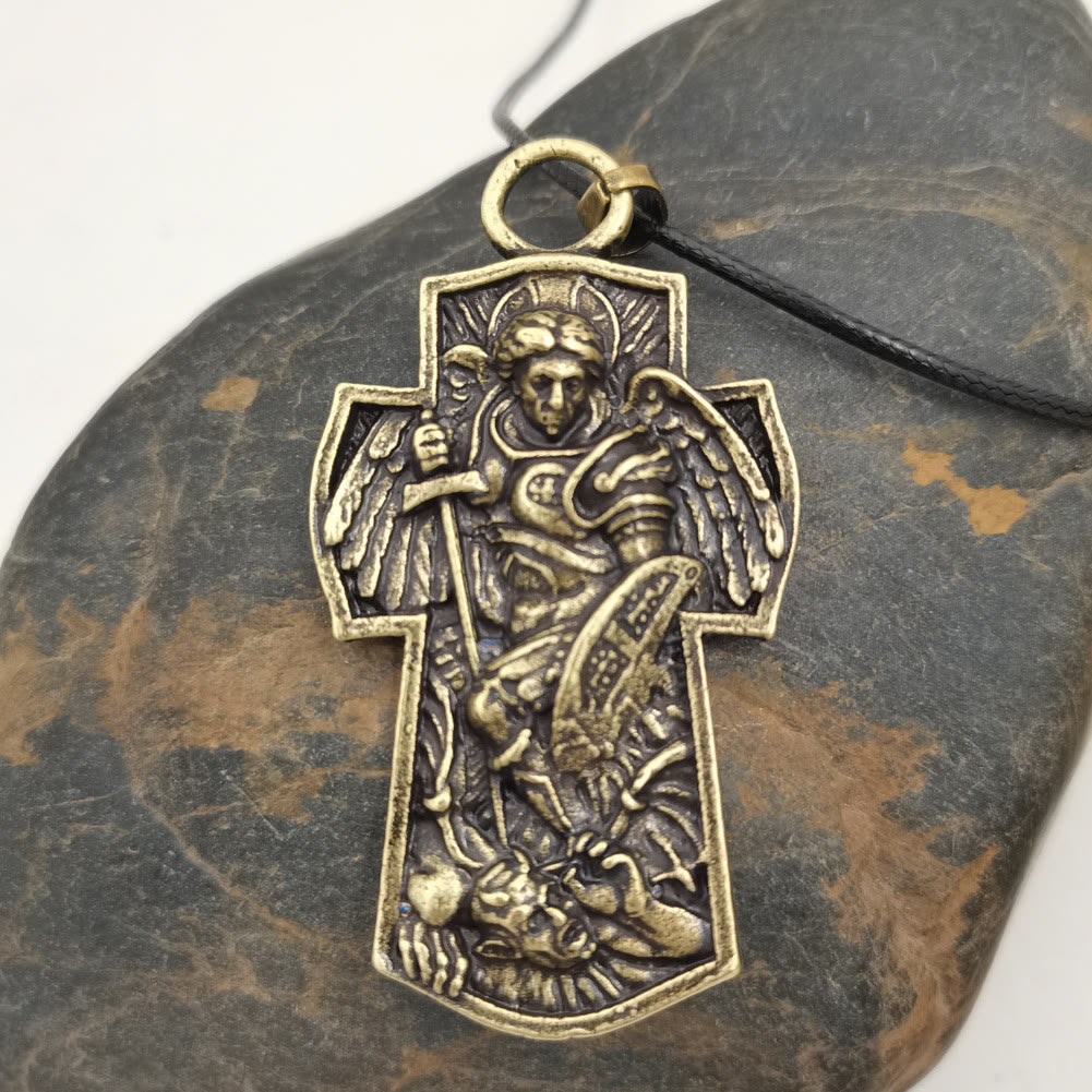 Collar de Titanio con Dije de la Medalla "San Miguel Arcángel Protégenos"