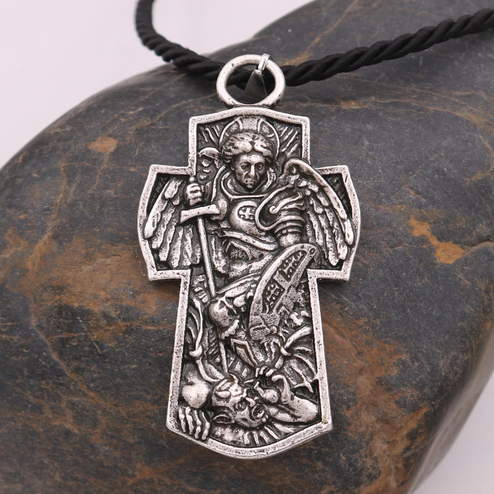 Collar de Titanio con Dije de la Medalla "San Miguel Arcángel Protégenos"