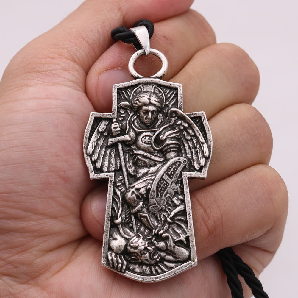Collar de Titanio con Dije de la Medalla "San Miguel Arcángel Protégenos"