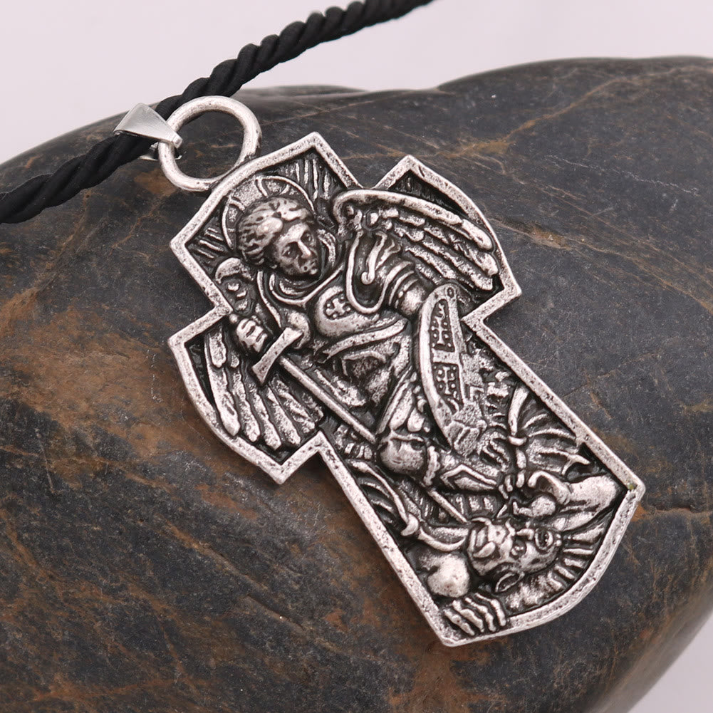 Collar de Titanio con Dije de la Medalla "San Miguel Arcángel Protégenos"