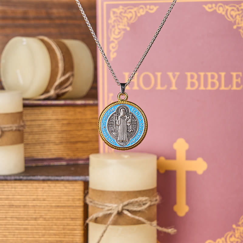 Collar con Dije de Fe Símbolo de Exorcismo de San Benito en 2 Colores Estilo Retro