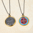 Collar con Dije de Fe Símbolo de Exorcismo de San Benito en 2 Colores Estilo Retro