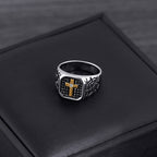 Anillo de Fe Divina con Cruz y Patrón de Piedra Agrietada Estilo Clásico