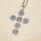 Collar con Dije de Protección Divina Cruz de San Benito Estilo Retro Clásico