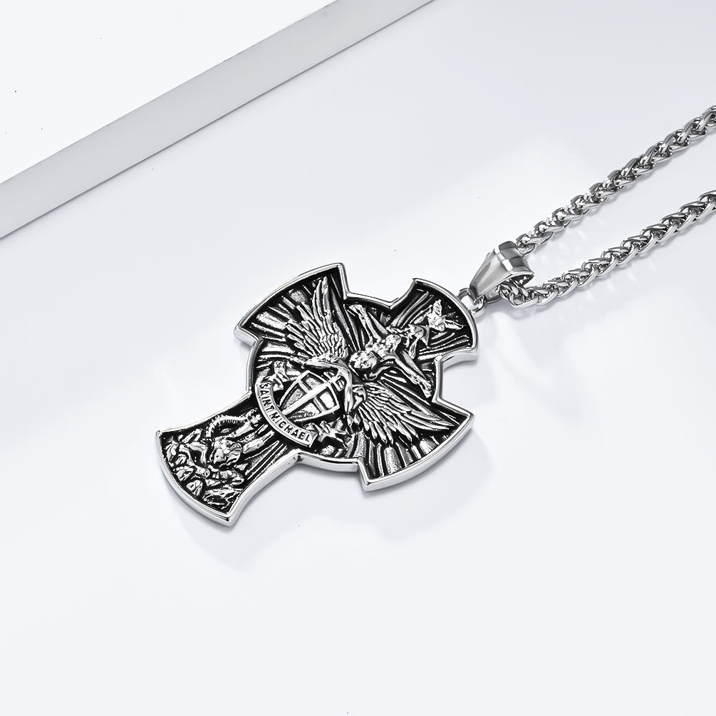 Collar con Dije de San Miguel Arcángel Guardián de la Fe Estilo Clásico