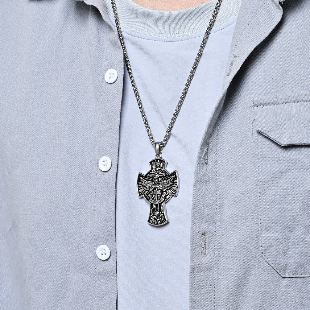 Collar con Dije de San Miguel Arcángel Guardián de la Fe Estilo Clásico