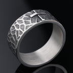 Anillo de Cruz de Piedra Forjada con Textura Antigua Estilo Vintage