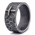 Anillo de Cruz de Piedra Forjada con Textura Antigua Estilo Vintage