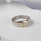 Anillo de Aleación con Cruz de Oro en Dos Tonos Estilo Moderno (Hecho en Tierra Santa)