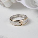 Anillo de Aleación con Cruz de Oro en Dos Tonos Estilo Moderno (Hecho en Tierra Santa)