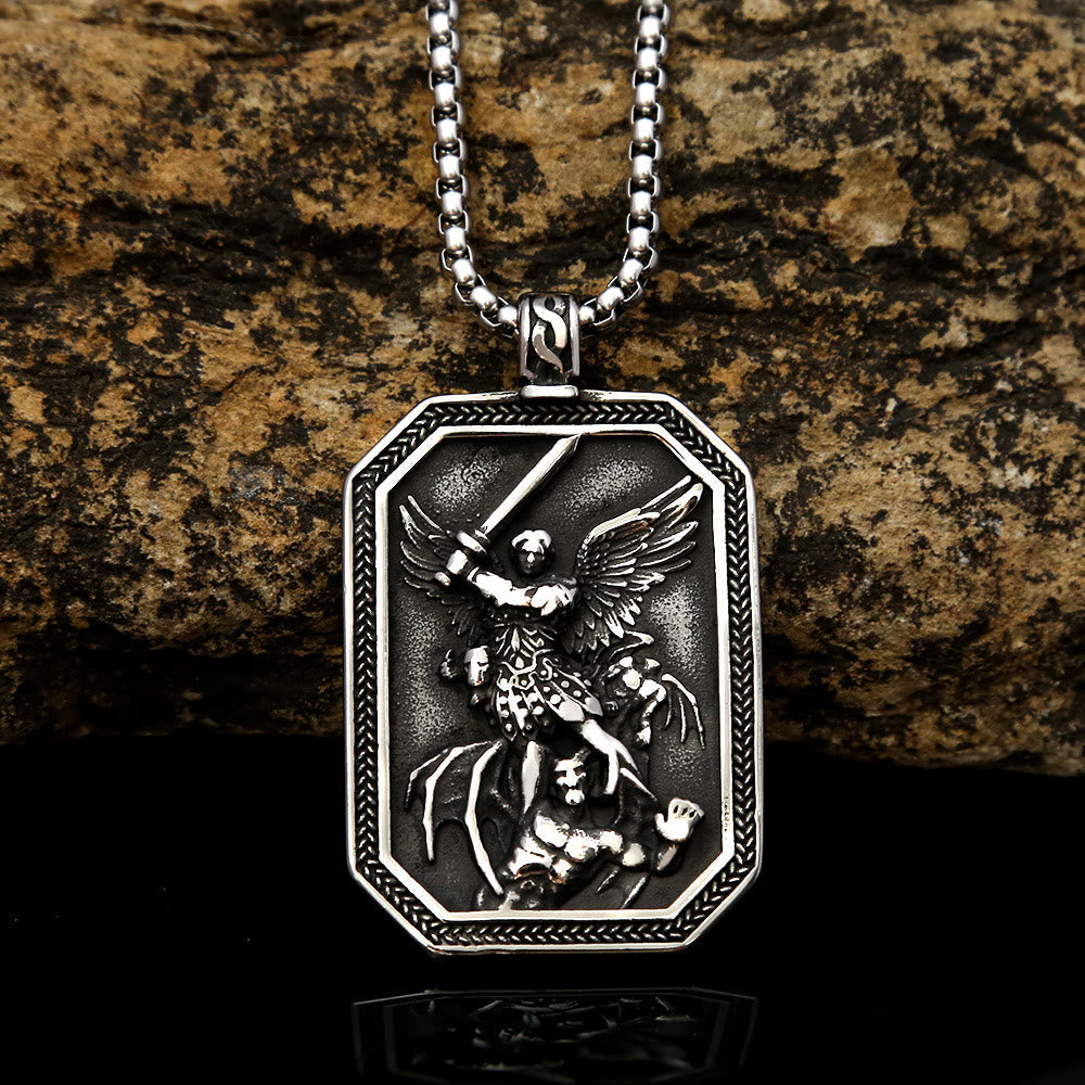 Collar de Acero Inoxidable con Dije "San Miguel Arcángel Protégenos" Estilo Retro