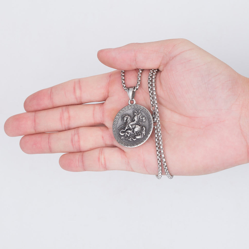 Collar con Dije de San Jorge Vencedor del Dragón Estilo Clásico