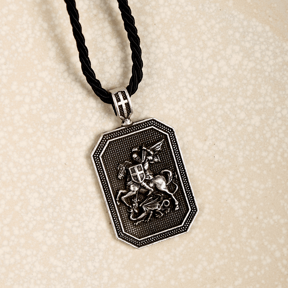 Collar de Oración y Protección con Dije de San Jorge y el Dragón Estilo Clásico