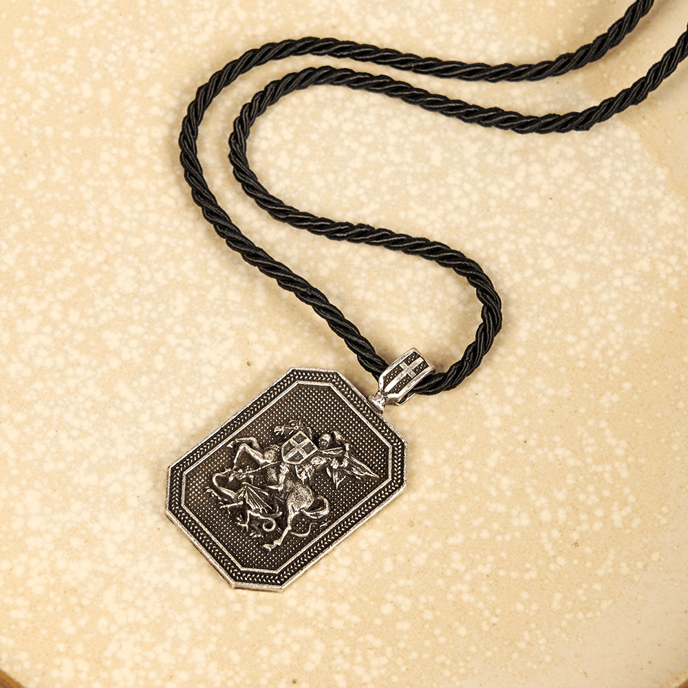 Collar de Oración y Protección con Dije de San Jorge y el Dragón Estilo Clásico