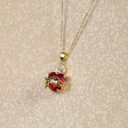 Collar con Dije del Sagrado Corazón de Jesús con Gemas Rojas Estilo Moderno