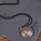 Collar con Dije Artesanal del Símbolo de San Benito Estilo Clásico (3 colores)