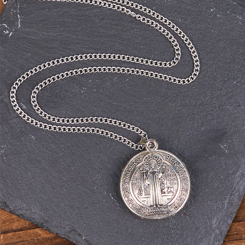 Collar con Dije Artesanal del Símbolo de San Benito Estilo Clásico (3 colores)