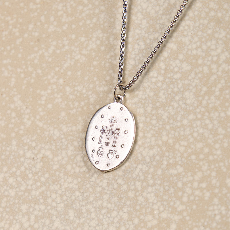 Collar con Dije en Relieve de Esmalte de la Santa Medalla Milagrosa Estilo Clásico