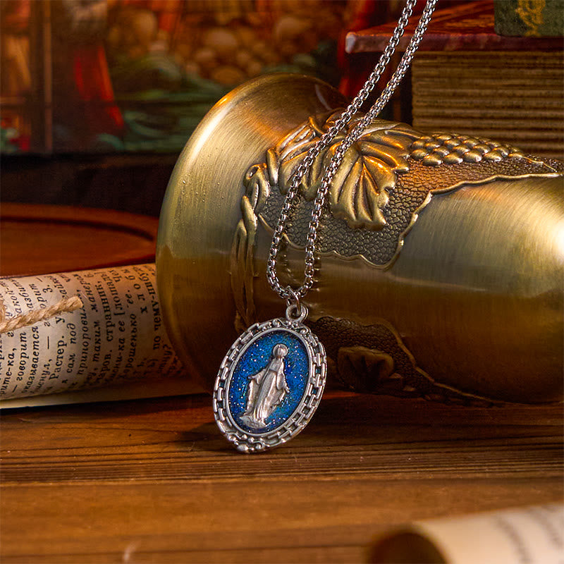 Collar con Dije en Relieve de Esmalte de la Santa Medalla Milagrosa Estilo Clásico