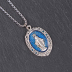 Collar con Dije en Relieve de Esmalte de la Santa Medalla Milagrosa Estilo Clásico