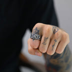 Anillo con Patrón de Cruz Sagrada Estilo Moderno