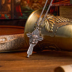 Collar con Dije Crucifijo Bendecido con Ícono de Jesús y Cruz Estilo Retro