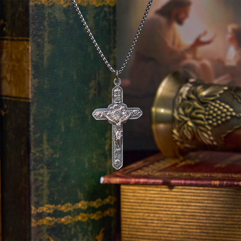 Collar con Dije Crucifijo de Jesús Rodeado de Ángeles Estilo Retro Artesanal