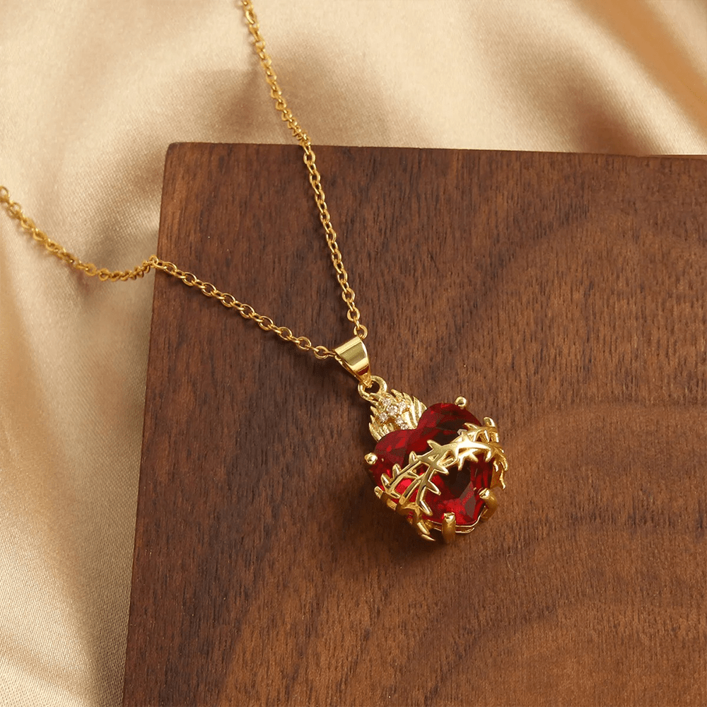 Collar con Dije del Sagrado Corazón de Jesús con Gemas Rojas Estilo Moderno